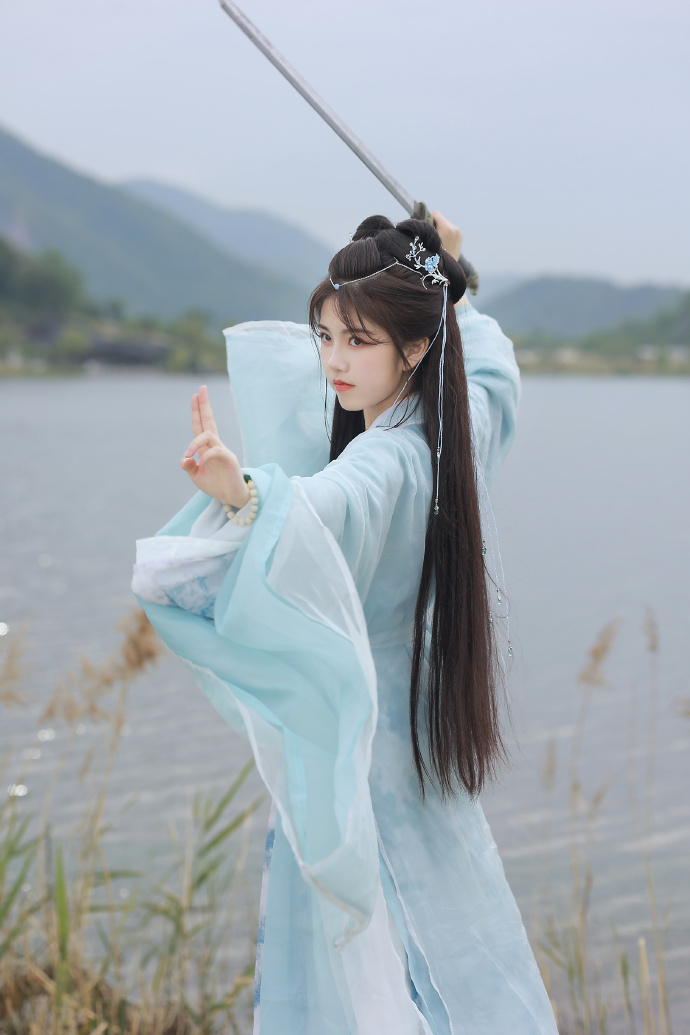 惊悚氛围一角 · 蓝光
